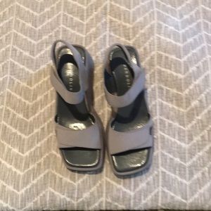 Bandolino Grey Sandals size 6